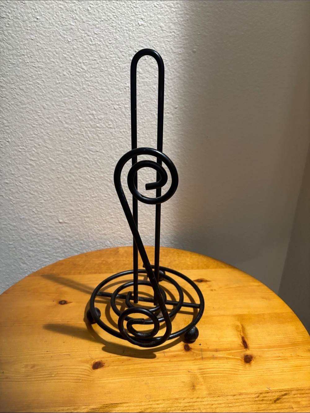 Black Metal Spiral Paper Towel Holder
